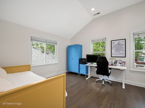 Tiny photo for 1329 W Wellington Avenue, Chicago, IL 60657 (MLS # 12460351)