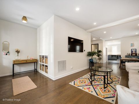 Tiny photo for 1329 W Wellington Avenue, Chicago, IL 60657 (MLS # 12460351)