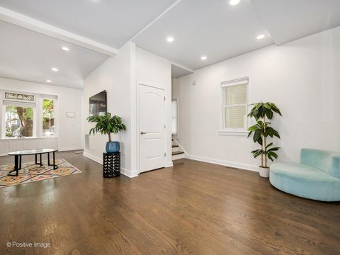 Tiny photo for 1329 W Wellington Avenue, Chicago, IL 60657 (MLS # 12460351)