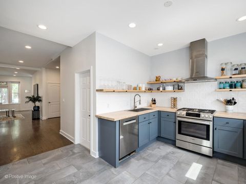 Tiny photo for 1329 W Wellington Avenue, Chicago, IL 60657 (MLS # 12460351)