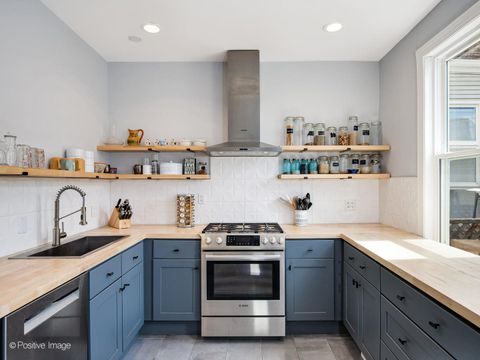 Tiny photo for 1329 W Wellington Avenue, Chicago, IL 60657 (MLS # 12460351)