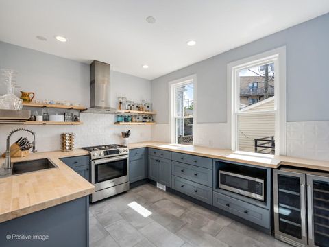 Tiny photo for 1329 W Wellington Avenue, Chicago, IL 60657 (MLS # 12460351)
