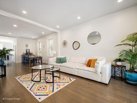 Tiny photo for 1329 W Wellington Avenue, Chicago, IL 60657 (MLS # 12460351)