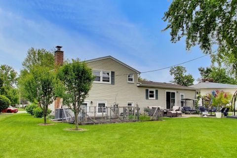 Tiny photo for 1316 W Plymouth Court, Arlington Heights, IL 60004 (MLS # 12654418)