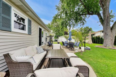 Tiny photo for 1316 W Plymouth Court, Arlington Heights, IL 60004 (MLS # 12654418)