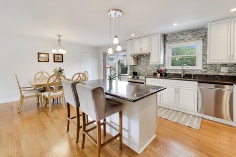 Tiny photo for 1316 W Plymouth Court, Arlington Heights, IL 60004 (MLS # 12654418)