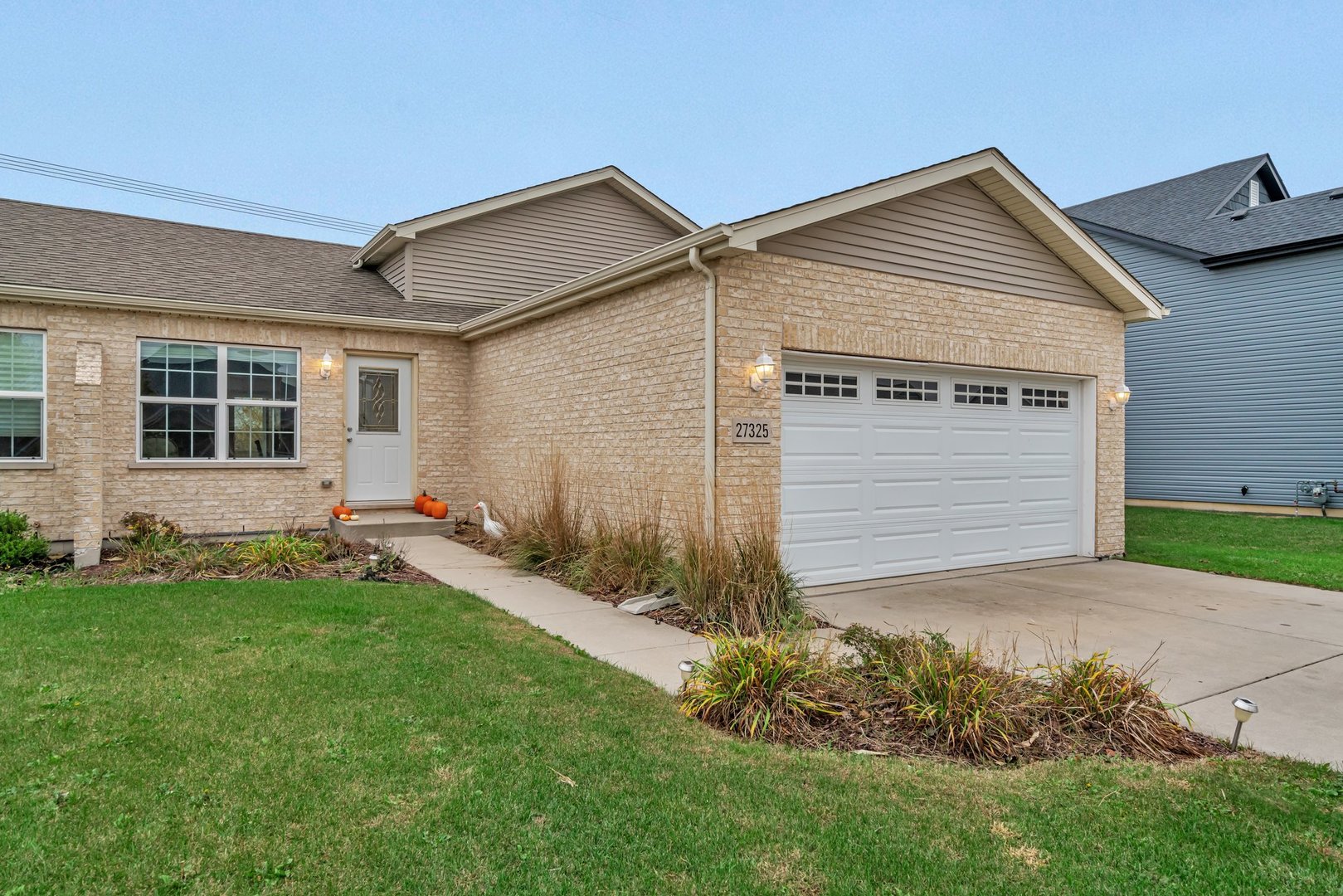 27325 W Deer Hollow Lane