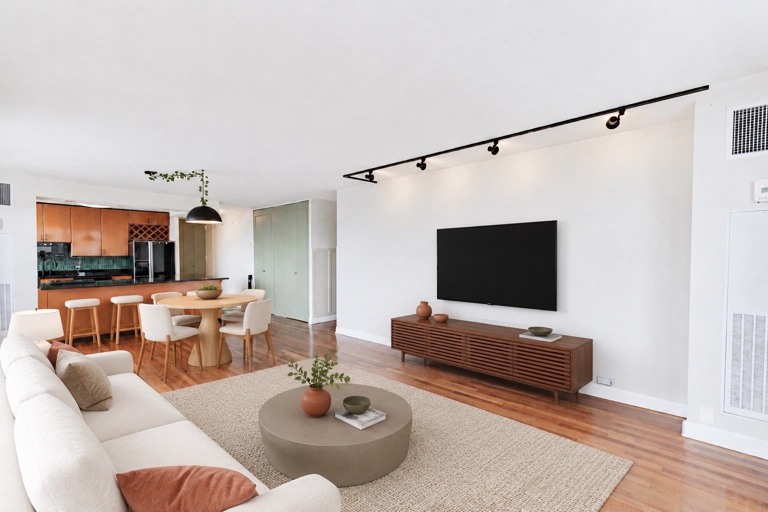 2020 N Lincoln Park W 18M