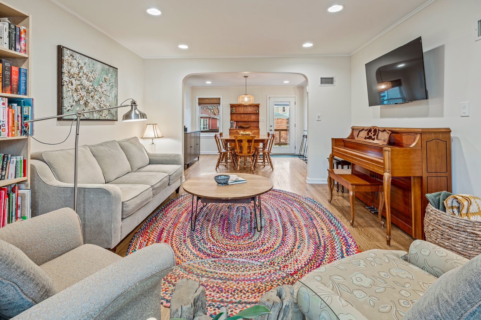 5713 N Francisco Avenue