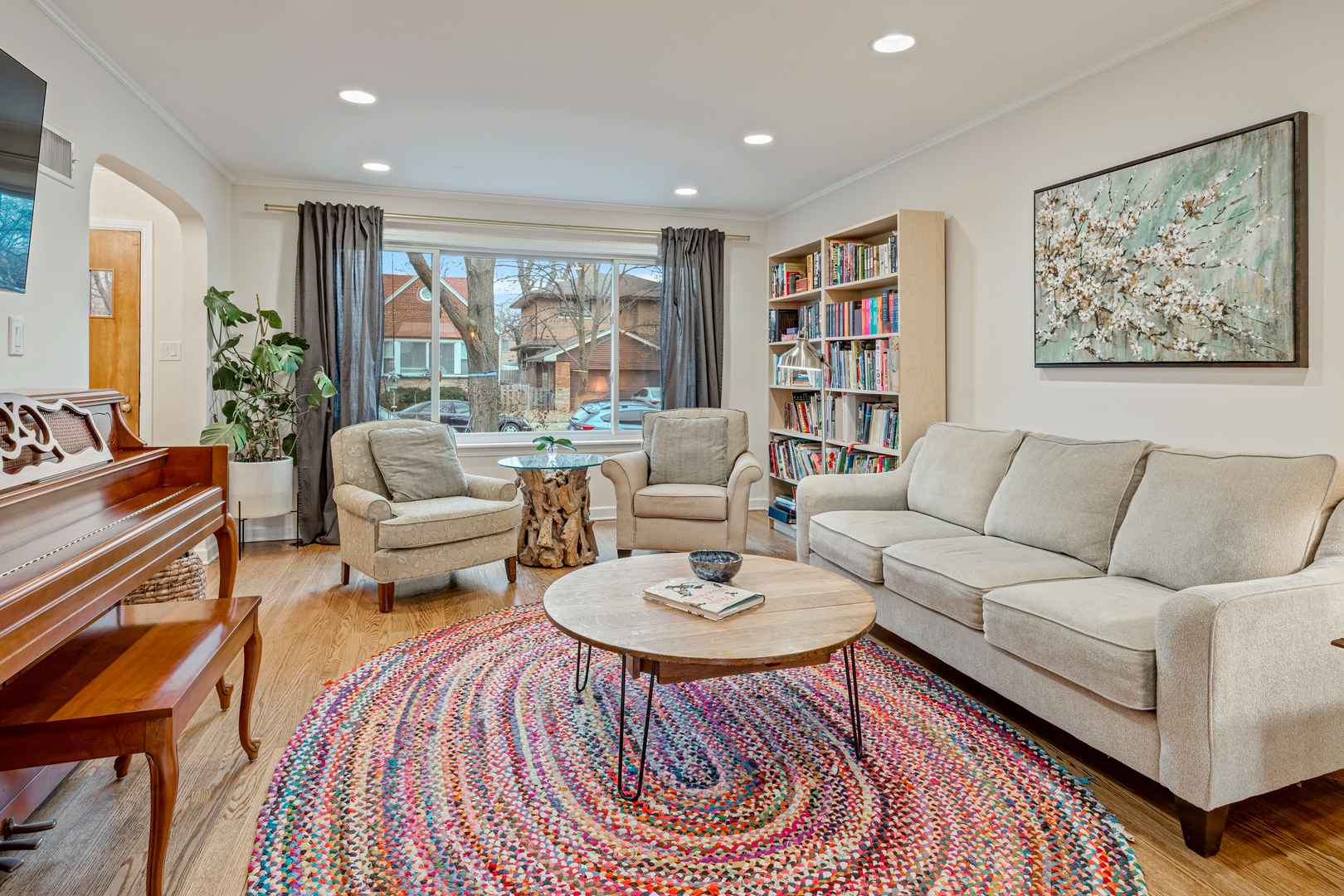 5713 N Francisco Avenue