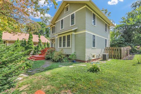 Tiny photo for 603 W Indiana Avenue, Urbana, IL 61801 (MLS # 12451523)