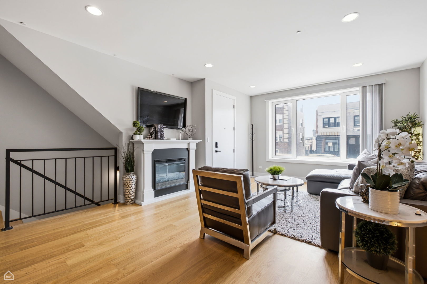 2448 W Diversey Avenue 1