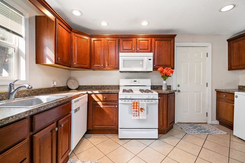 Tiny photo for 556 N 10th Avenue, Kankakee, IL 60901 (MLS # 12488133)