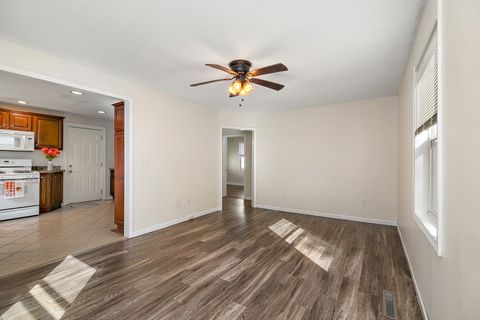 Tiny photo for 556 N 10th Avenue, Kankakee, IL 60901 (MLS # 12488133)