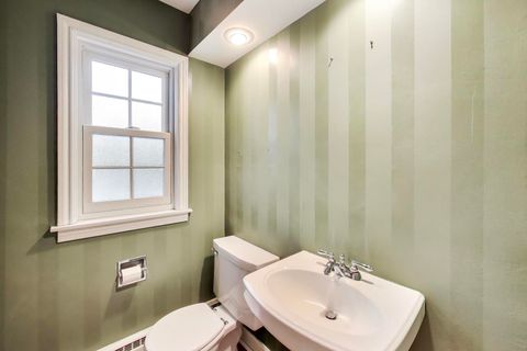 Tiny photo for 621 E Grove Street, Arlington Heights, IL 60005 (MLS # 12596304)