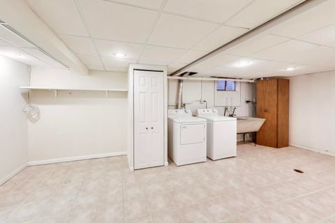 Tiny photo for 621 E Grove Street, Arlington Heights, IL 60005 (MLS # 12596304)