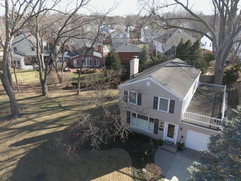 Tiny photo for 621 E Grove Street, Arlington Heights, IL 60005 (MLS # 12596304)