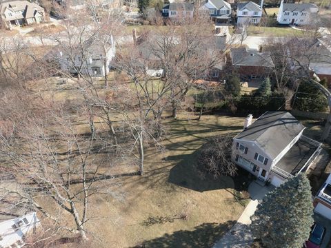 Tiny photo for 621 E Grove Street, Arlington Heights, IL 60005 (MLS # 12596304)