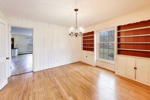 Tiny photo for 621 E Grove Street, Arlington Heights, IL 60005 (MLS # 12596304)