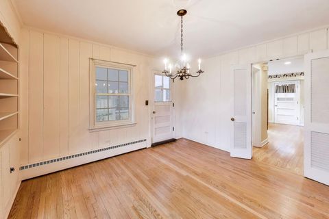 Tiny photo for 621 E Grove Street, Arlington Heights, IL 60005 (MLS # 12596304)