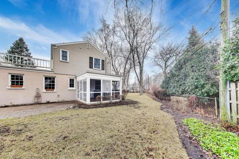 Tiny photo for 621 E Grove Street, Arlington Heights, IL 60005 (MLS # 12596304)