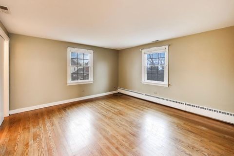 Tiny photo for 621 E Grove Street, Arlington Heights, IL 60005 (MLS # 12596304)