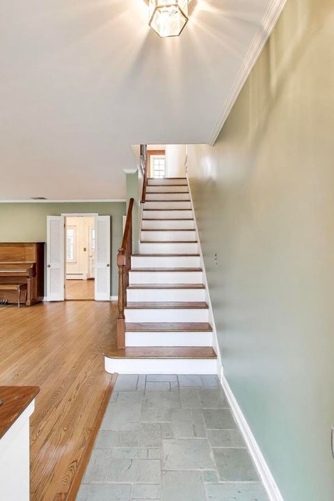 Tiny photo for 621 E Grove Street, Arlington Heights, IL 60005 (MLS # 12596304)