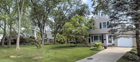 Tiny photo for 621 E Grove Street, Arlington Heights, IL 60005 (MLS # 12596304)