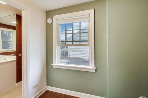 Tiny photo for 621 E Grove Street, Arlington Heights, IL 60005 (MLS # 12596304)