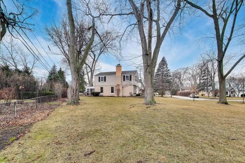 Tiny photo for 621 E Grove Street, Arlington Heights, IL 60005 (MLS # 12596304)