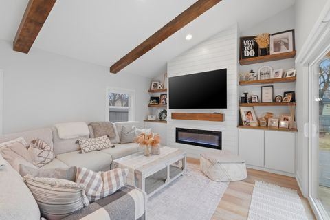 Tiny photo for 2221 Charmingfare Drive, Woodridge, IL 60517 (MLS # 12584884)