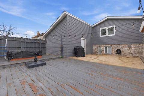 Tiny photo for 2221 Charmingfare Drive, Woodridge, IL 60517 (MLS # 12584884)