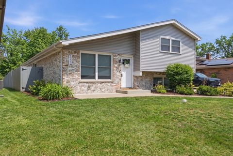 Photo of 2221 Charmingfare Drive, Woodridge, IL 60517 (MLS # 12584884)
