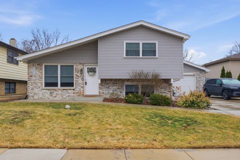 Tiny photo for 2221 Charmingfare Drive, Woodridge, IL 60517 (MLS # 12584884)
