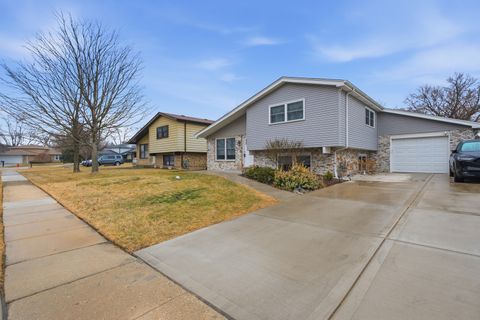 Tiny photo for 2221 Charmingfare Drive, Woodridge, IL 60517 (MLS # 12584884)