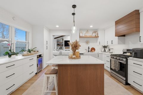 Tiny photo for 2221 Charmingfare Drive, Woodridge, IL 60517 (MLS # 12584884)