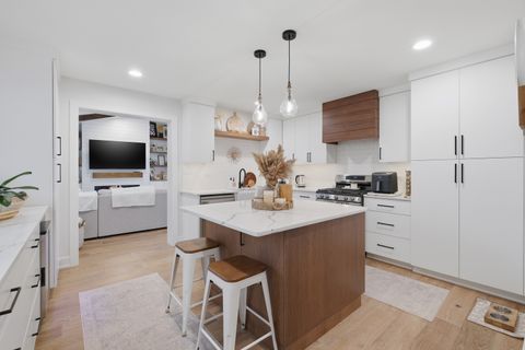 Tiny photo for 2221 Charmingfare Drive, Woodridge, IL 60517 (MLS # 12584884)