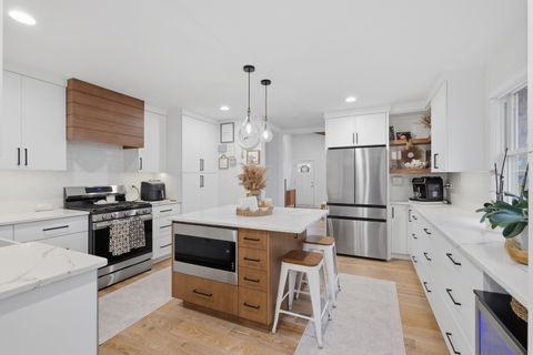 Tiny photo for 2221 Charmingfare Drive, Woodridge, IL 60517 (MLS # 12584884)