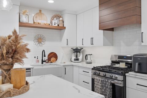 Tiny photo for 2221 Charmingfare Drive, Woodridge, IL 60517 (MLS # 12584884)