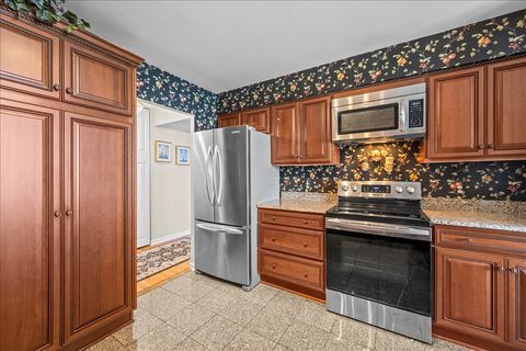 Tiny photo for 6007 N SHERIDAN Road #37B, Chicago, IL 60660 (MLS # 12485366)