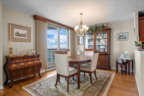 Tiny photo for 6007 N SHERIDAN Road #37B, Chicago, IL 60660 (MLS # 12485366)