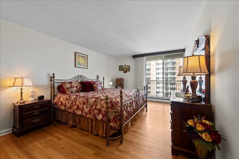 Tiny photo for 6007 N SHERIDAN Road #37B, Chicago, IL 60660 (MLS # 12485366)