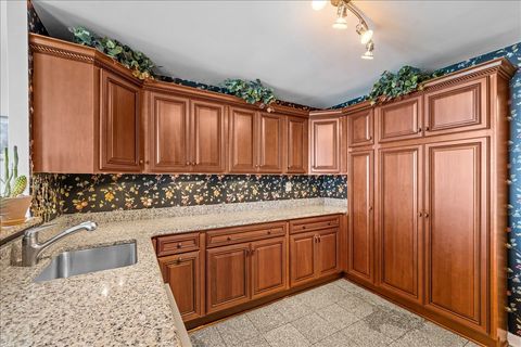 Tiny photo for 6007 N SHERIDAN Road #37B, Chicago, IL 60660 (MLS # 12485366)