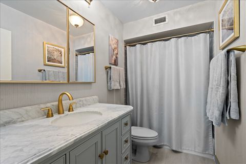 Tiny photo for 6007 N SHERIDAN Road #37B, Chicago, IL 60660 (MLS # 12485366)