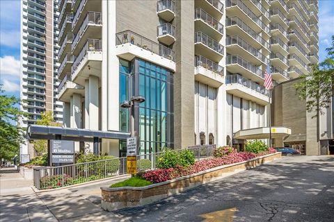 Tiny photo for 6007 N SHERIDAN Road #37B, Chicago, IL 60660 (MLS # 12485366)