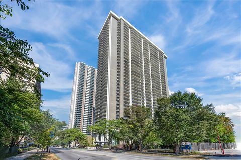 Photo of 6007 N SHERIDAN Road #37B, Chicago, IL 60660 (MLS # 12485366)