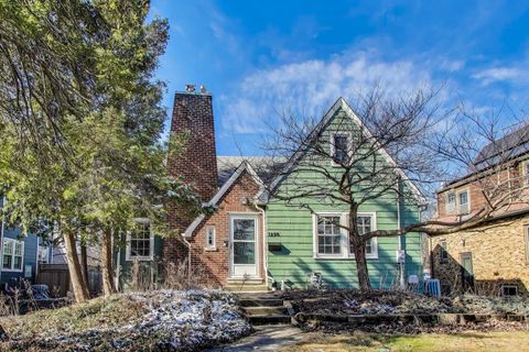 1296 Saint Johns Avenue Highland Park IL 60035
