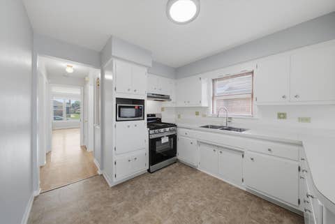 Tiny photo for 12718 S Justine Street, Calumet Park, IL 60827 (MLS # 12714987)