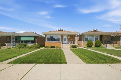 Photo of 12718 S Justine Street, Calumet Park, IL 60827 (MLS # 12714987)