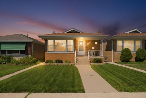 Tiny photo for 12718 S Justine Street, Calumet Park, IL 60827 (MLS # 12714987)